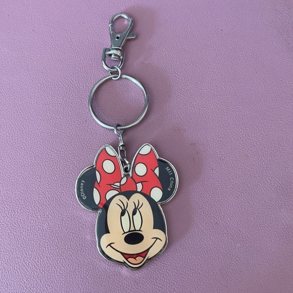 Minnie Mouse Keychain - Picture 2 of 3